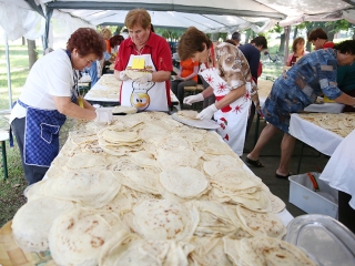Palacsinta hegyek - Rekordra készülnek Földváron - fotó: Sándor Judit