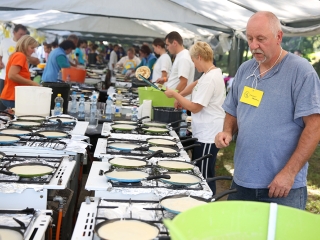 Palacsinta hegyek - Rekordra készülnek Földváron - fotó: Sándor Judit