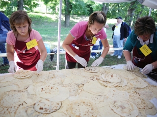 Palacsinta hegyek - Rekordra készülnek Földváron - fotó: Sándor Judit