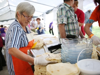 Palacsinta hegyek - Rekordra készülnek Földváron - fotó: Sándor Judit
