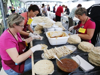 Palacsinta hegyek - Rekordra készülnek Földváron - fotó: Sándor Judit