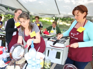 Palacsinta hegyek - Rekordra készülnek Földváron - fotó: Sándor Judit