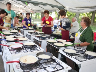 Palacsinta hegyek - Rekordra készülnek Földváron - fotó: Sándor Judit