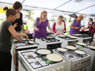 Palacsinta hegyek - Rekordra készülnek Földváron - fotó: Sándor Judit