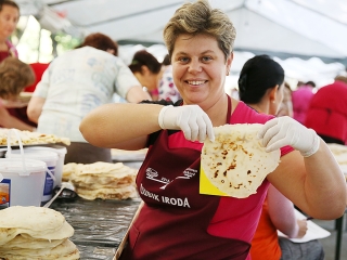 Palacsinta hegyek - Rekordra készülnek Földváron - fotó: Sándor Judit
