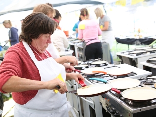 Palacsinta hegyek - Rekordra készülnek Földváron - fotó: Sándor Judit