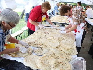 Palacsinta hegyek - Rekordra készülnek Földváron - fotó: Sándor Judit