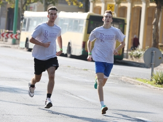 Fut a város - fotó: Sándor Judit