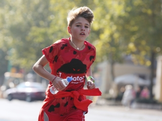 Fut a város - fotó: Sándor Judit