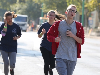 Fut a város - fotó: Sándor Judit