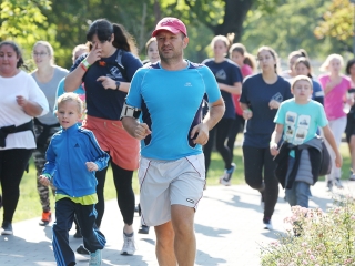 Fut a város - fotó: Sándor Judit