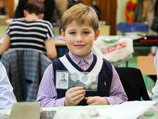 Éremgyűjtők a Vasvári iskolában - fotó: Ónodi Zoltán