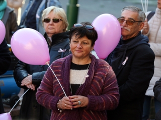 Figyelemfelhívó séta a mellrák ellen - fotó: Sándor Judit