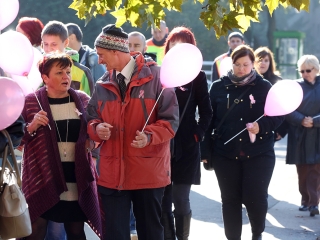 Figyelemfelhívó séta a mellrák ellen - fotó: Sándor Judit