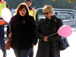 Figyelemfelhívó séta a mellrák ellen - fotó: Sándor Judit