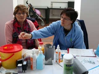 Figyelemfelhívó séta a mellrák ellen - fotó: Sándor Judit