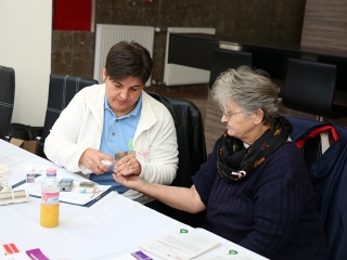 Figyelemfelhívó séta a mellrák ellen - fotó: Sándor Judit