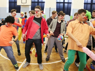 Gólyaavató a Bánki iskolában - fotó: Sándor Judit