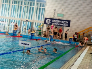 Tizedik 24 órás úszógála - fotó: 