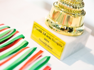 Tizedik 24 órás úszógála - fotó: 