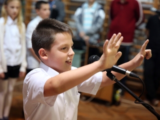 Elsősavató a Petőfiben - fotó: Sándor Judit