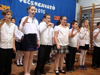 Elsősavató a Petőfiben - fotó: Sándor Judit