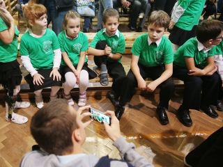 Elsősavató a Petőfiben - fotó: Sándor Judit