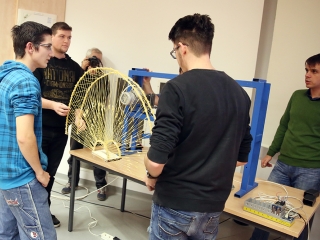 Tésztahíd-építő verseny - fotó: Sándor Judit