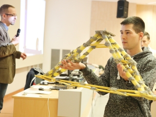 Tésztahíd-építő verseny - fotó: Sándor Judit