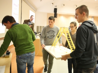 Tésztahíd-építő verseny - fotó: Sándor Judit