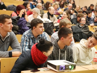 Tésztahíd-építő verseny - fotó: Sándor Judit