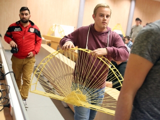 Tésztahíd-építő verseny - fotó: Sándor Judit