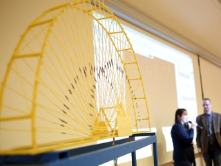 Tésztahíd-építő verseny - fotó: Sándor Judit