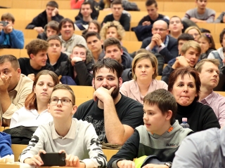 Tésztahíd-építő verseny - fotó: Sándor Judit