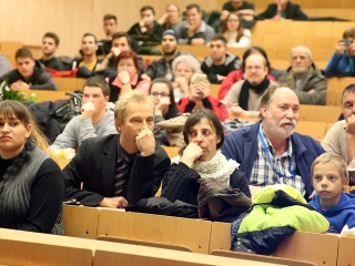 Tésztahíd-építő verseny - fotó: Sándor Judit