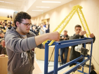 Tésztahíd-építő verseny - fotó: Sándor Judit