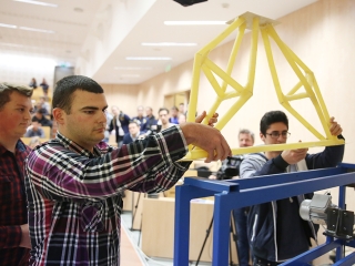 Tésztahíd-építő verseny - fotó: Sándor Judit