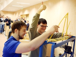 Tésztahíd-építő verseny - fotó: Sándor Judit