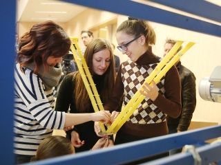 Tésztahíd-építő verseny - fotó: Sándor Judit