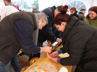 Kolbászfesztivál a Városháza téren (2016) - fotó: Sándor Judit