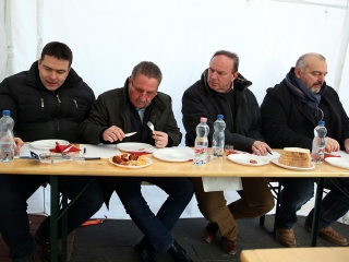 Kolbászfesztivál a Városháza téren (2016) - fotó: Sándor Judit