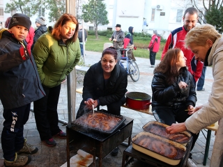 Kolbászfesztivál a Városháza téren (2016) - fotó: Sándor Judit