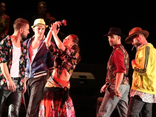 Javában próbálják a Kárment a színházban - fotó: Sándor Judit