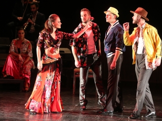 Javában próbálják a Kárment a színházban - fotó: Sándor Judit