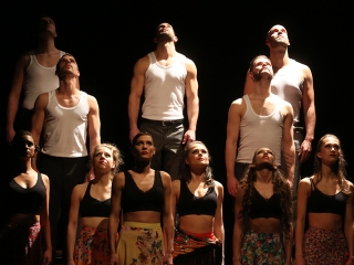 Javában próbálják a Kárment a színházban - fotó: Sándor Judit