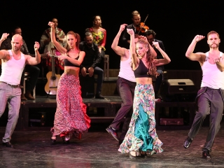 Javában próbálják a Kárment a színházban - fotó: Sándor Judit