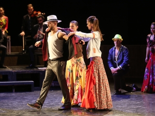 Javában próbálják a Kárment a színházban - fotó: Sándor Judit