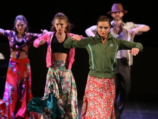 Javában próbálják a Kárment a színházban - fotó: Sándor Judit