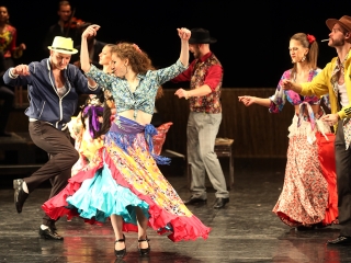 Javában próbálják a Kárment a színházban - fotó: Sándor Judit