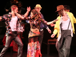 Javában próbálják a Kárment a színházban - fotó: Sándor Judit